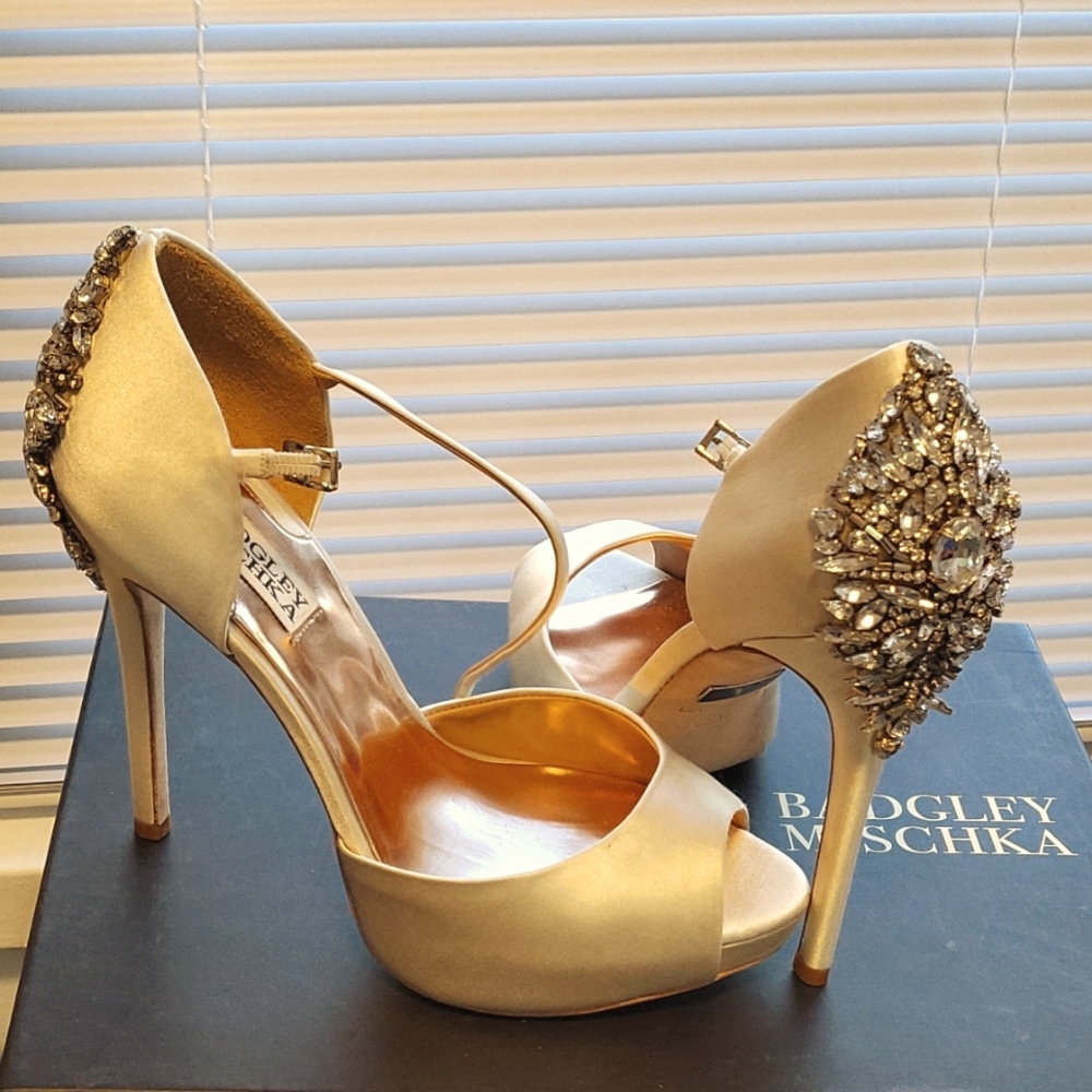 Badgley Mischka bridal pumps